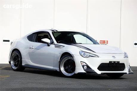 White 2015 Toyota 86 Coupe BLACKLINE EDITION