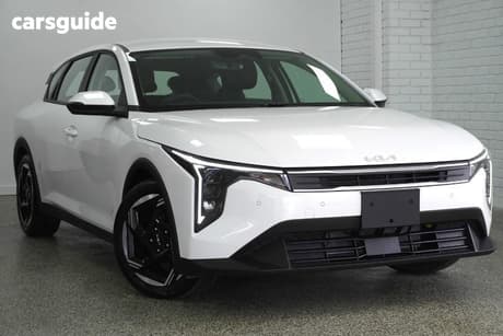 White 2025 Kia K4 Hatchback Sport+