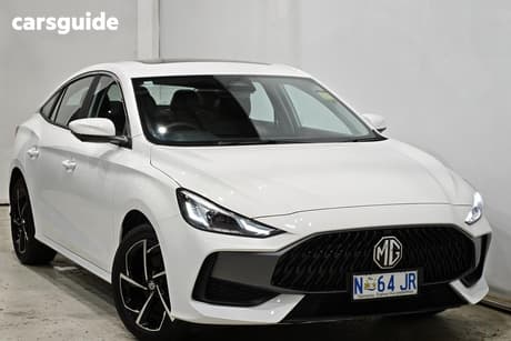 White 2025 MG MG5 Sedan Essence
