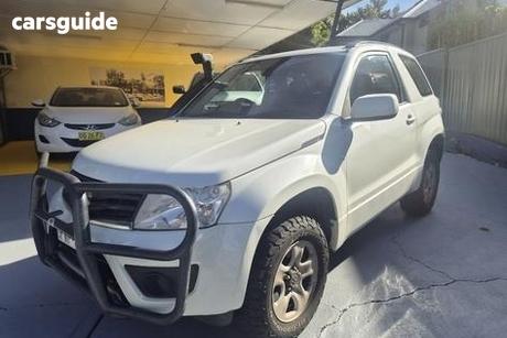 White 2013 Suzuki Grand Vitara Wagon (4X4)