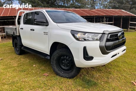 White 2022 Toyota Hilux Double Cab Chassis Sr (4X4)