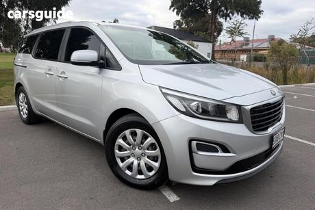 Silver 2018 Kia Carnival Wagon S