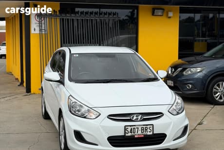 White 2017 Hyundai Accent Hatch SPORT RB5