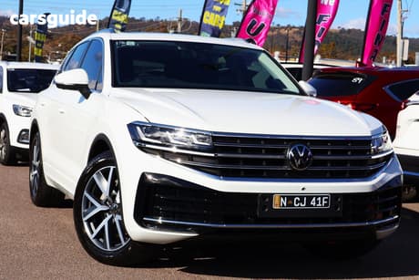 White 2024 Volkswagen Touareg Wagon 210Tdi Elegance