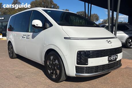 White 2026 Hyundai Staria Wagon Lounge