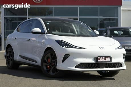 White 2025 MG Im6 Coupe