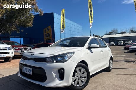 White 2019 Kia RIO Hatchback S