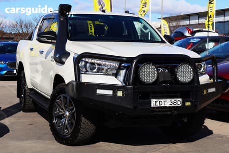 White 2018 Toyota Hilux Double Cab Pick Up Sr5 (4X4)