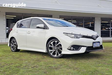 White 2016 Toyota Corolla Hatchback Sx