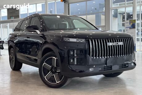 Black 2027 Jaecoo J7 Wagon Track