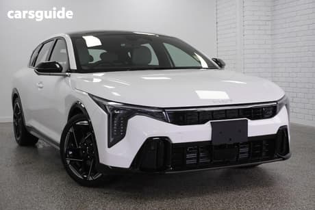 White 2025 Kia K4 Hatchback Gt-Line