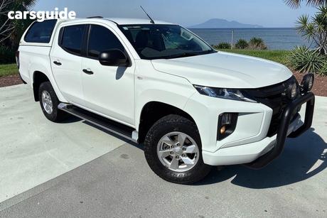 White 2020 Mitsubishi Triton Club Cab Pickup Glx+ (4X4)