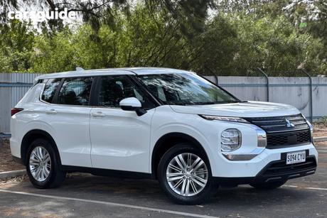 White 2023 Mitsubishi Outlander Wagon Es 7 Seat (2Wd)