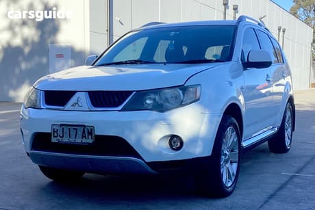 White 2009 Mitsubishi Outlander Wagon VR-X LUXURY (7 SEAT)