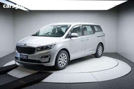 Silver 2018 Kia Carnival Wagon S