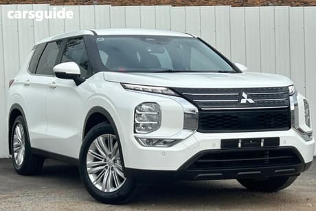 White 2023 Mitsubishi Outlander Wagon Es 5 Seat (Awd)