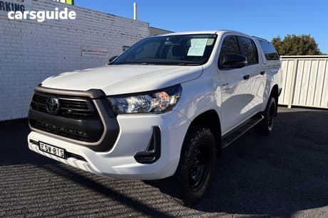 White 2022 Toyota Hilux Double Cab Pick Up Sr (4X4)