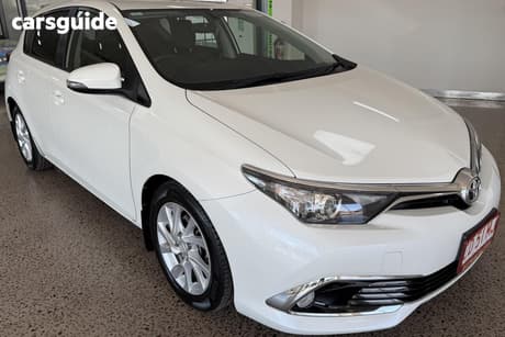White 2017 Toyota Corolla Hatchback Ascent Sport