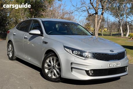 Silver 2017 Kia Optima Sedan Si