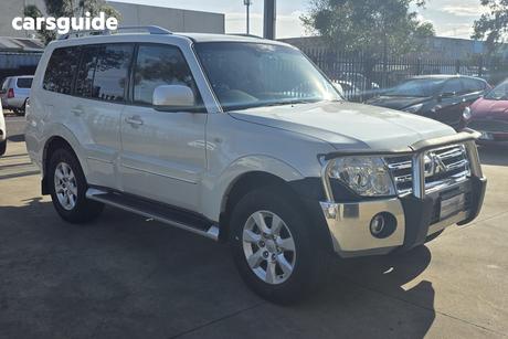 White 2011 Mitsubishi Pajero Wagon Glx Lwb (4X4)