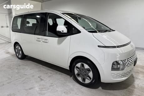 White 2024 Hyundai Staria Wagon Highlander