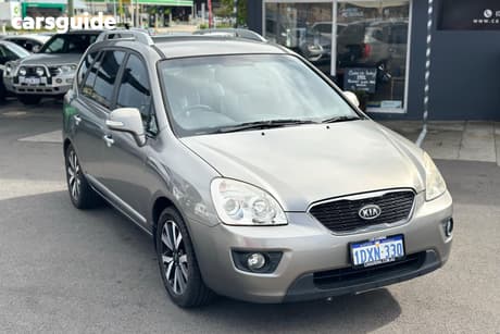 Silver 2011 Kia Rondo Wagon Sli
