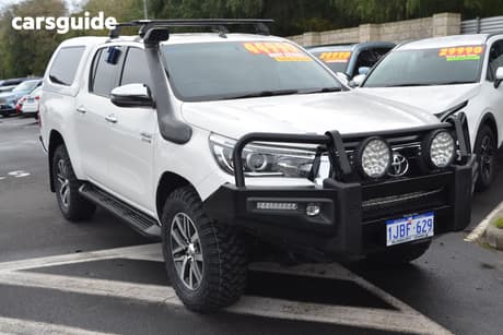 White 2018 Toyota Hilux Double Cab Pick Up Sr5 (4X4)