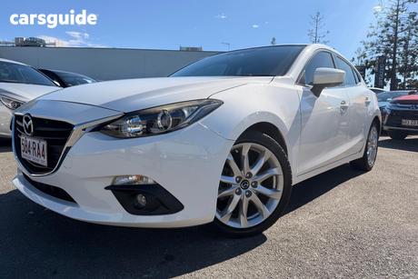 White 2015 Mazda 3 Hatchback Sp25