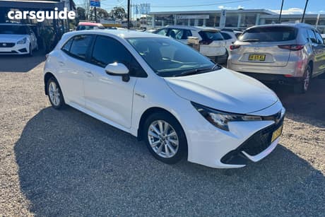 White 2022 Toyota Corolla Hatch ASCENT SPORT + CONV PK HYBRID