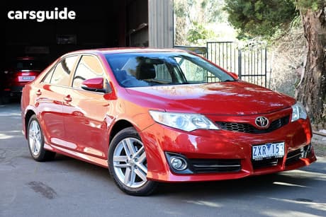 Red 2013 Toyota Camry Sedan Atara R