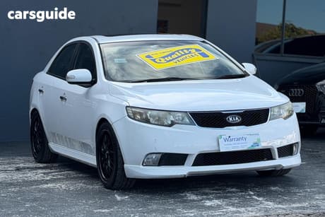 White 2010 Kia Cerato Sedan Sli