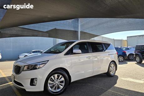 White 2015 Kia Carnival Wagon Si