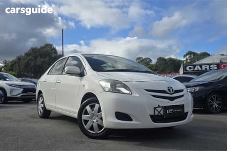 White 2006 Toyota Yaris Sedan Yrs