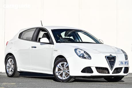 White 2014 Alfa Romeo Giulietta Hatchback Progression 1.4