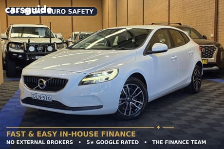 White 2016 Volvo V40 Hatch T3 MOMENTUM M MY17
