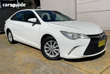 White 2016 Toyota Camry Sedan Altise
