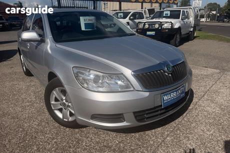 Silver 2011 Skoda Octavia Sedan AMBIENTE 1Z