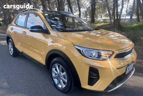 Yellow 2024 Kia Stonic Wagon S