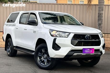 White 2024 Toyota Hilux Double Cab Pick Up Sr (4X4)