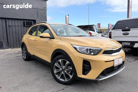 Yellow 2023 Kia Stonic Wagon Sport