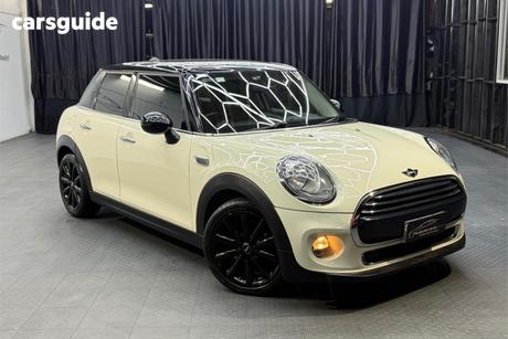 White 2015 Mini Cooper Hatchback 5D Hatch