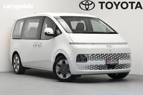 White 2024 Hyundai Staria Wagon