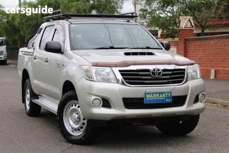 Silver 2014 Toyota Hilux Dual Cab Pick-up Sr (4X4)