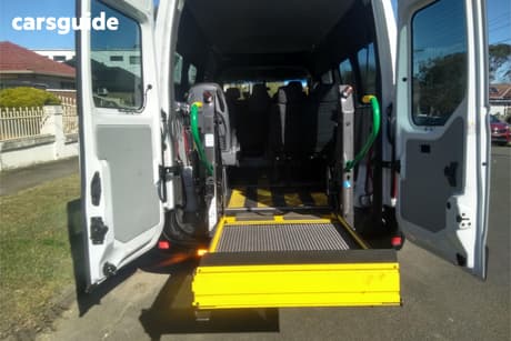White 2016 Renault Master Bus Lwb Mid