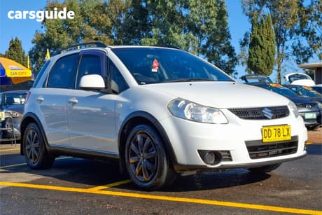 White 2012 Suzuki SX4 Hatchback Awd