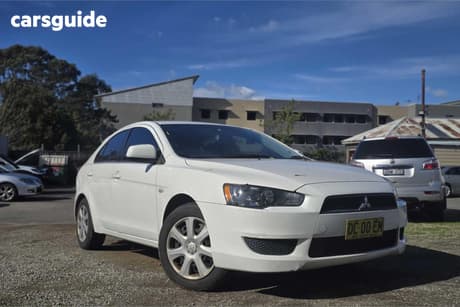 White 2013 Mitsubishi Lancer Hatchback Es Sportback