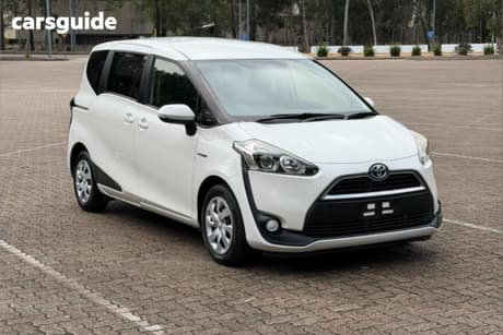 White 2017 Toyota Sienta Wagon (Hybrid) G