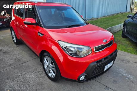 Red 2014 Kia Soul Hatchback Si