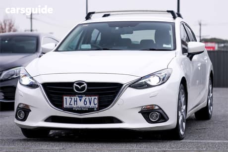 White 2014 Mazda 3 Hatchback Sp25