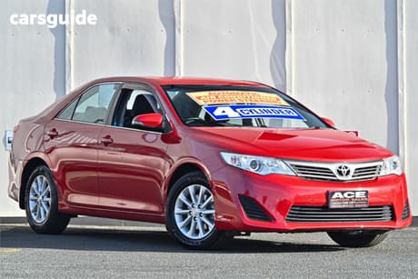 Red 2014 Toyota Camry Sedan Altise